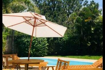 پانسیون Pousada Casa 27   Campeche   Floripa