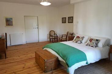 Bed and Breakfast L Airial De Larroque