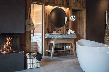 ツーリストアパートメント Amus Chalets Dolomites   Luxury Chalets South Tyrol