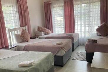 مبيت وإفطار Dwengu Guest House