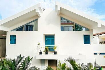 דירות לתיירים Contemporary 4bhk Villa With Pool Near Candolim