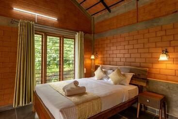 تختخواب و صبحانه Petunia, 1 Br Cottage With Pool By Roamhome