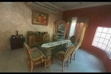 تختخواب و صبحانه Posada Miss Nailita