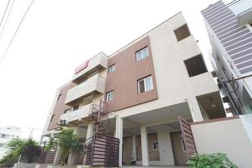 هتل Honey Residency Airport Codissia Stay