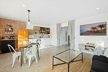 ツーリストアパートメント Modern Home Near Beach & Downtown W/ Private Yard
