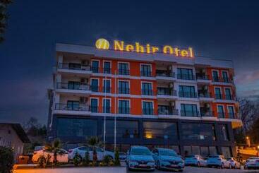 ツーリストアパートメント Nehi̇r Otel