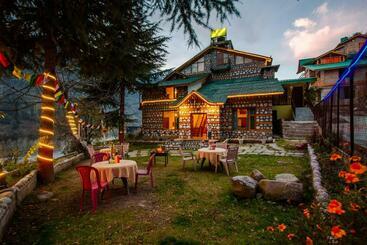 پانسیون Tales N Trails