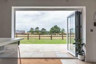 شقق خاصة سياحية Apartment In The Countryside With Hot Tub