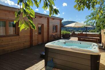 Turistlejligheder Le Chalet Jacuzzi Et Détente 4 étoiles
