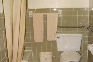 هتل Columbus Inn & Suites