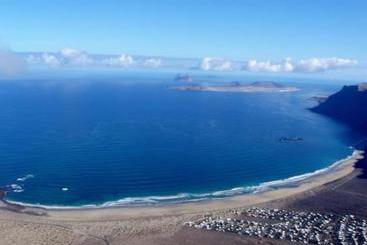 هتل Famara Clandestino Surf