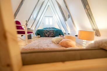 آپارتمان‌های توریست‌ها Appartement De La Marquise   Designed By C.m