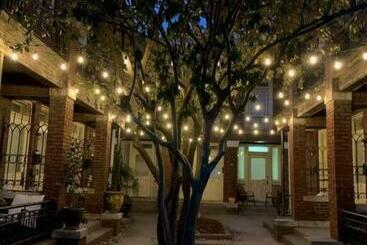 آپارتمانهای توریستها Charming New Orleans Style Apartment With Gated Courtyard!