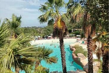דירות לתיירים Charmant Appartement Village Restanques De Saint Tropez