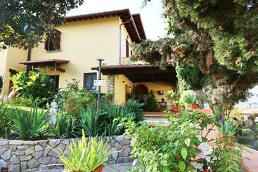 דירות לתיירים Villa Desideria