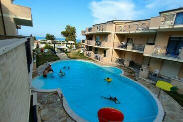 آپارتمان‌های توریست‌ها Appartamento Con Piscina Green Bay Village