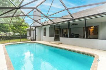 شقق خاصة سياحية Private Pool Home With Covered Lanai 2 Miles To Hudson Beach