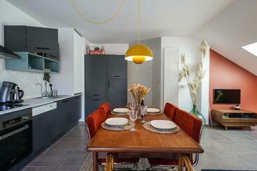 דירות לתיירים The Azalea Beautiful Quiet Apartment For 4 People!