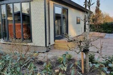 آپارتمانهای توریستها Cozy Chalet For 4 Veluwe