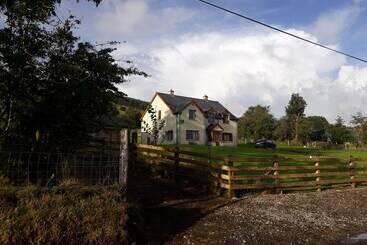 شقق خاصة سياحية Slieve Anierin House