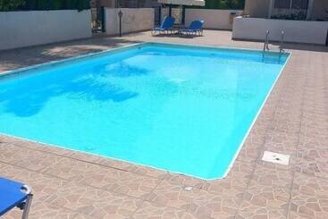 آپارتمانهای توریستها Beautiful Apartment With Pool In Paphos, Cyprus