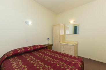 מוטל Fernhill Motor Lodge