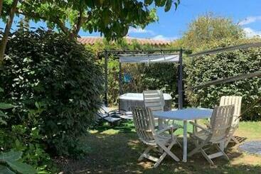 ツーリストアパートメント Mazet Des Orchidées   Gîte 2 à 4 Personnes 50 M2   Jardin, Accès Et Spa Privé En Occitanie