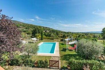 ツーリストアパートメント Casa Macinarino Appartamento 13 Con Piscina