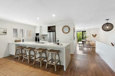 游客公寓 Corona St Secluded Sunshine Beach Duplex With Private Pool