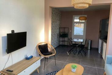 관광객 아파트 House With Terraceparking 300m From The Beach