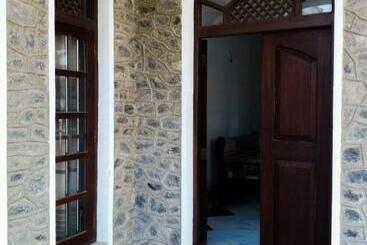 游客公寓 Lovely 2 Bedroom Fully Furnished Condo