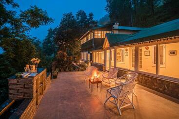 Жильё для туристов Stayvista At Springfield With Scenic Lawn