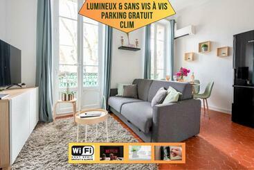 شقق خاصة سياحية Bao Location   Idéal Pro & Couple   Animaux Acceptés   5min à Pied Centre Ville & Port   Commerces