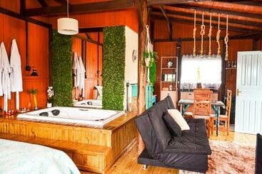 ツーリストアパートメント Chale Romantico Em Praia Do Mar Aberto, Palhoca Sc