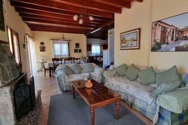 شقق خاصة سياحية Petit Chalet Platres