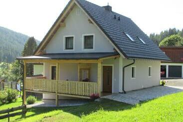 ツーリストアパートメント Ferienhaus Priller