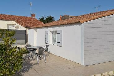 ツーリストアパートメント Charmante Maison Rénovée Avec Jardin Commun, Proche Plage Et Commerces, Idéale Pour 2 Personnes   Fr