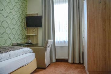 هتل Zur Insel