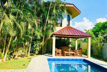 Жильё для туристов Villa Maha With Private Pool