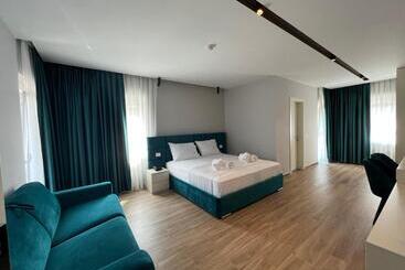 בית מלון כפרי Leon   Beach Front