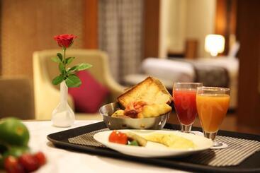 هتل Golden Tulip  Jaipur