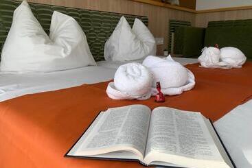 فندق Várfal Wellness Panzió