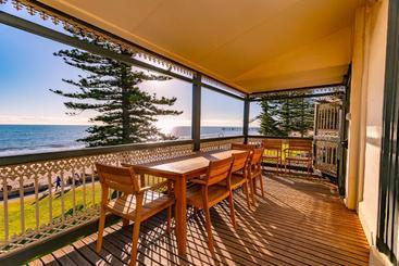 Seawall Apartments