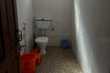 호텔 Oyo 87865 Alaska Guest House New Town Chandanwari Road