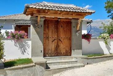 هاستل B Vishe Guest House