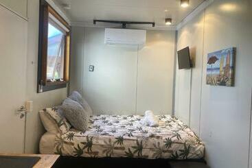 ペンション Beautiful Tiny House With Outdoor Area  Only 5 Minute Walk To The Beach!