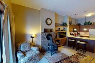 ツーリストアパートメント Wintergreen 106   Cozy And Peaceful Condo, Conveniently Located Between Killington And Pittsfield 1