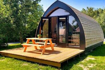 شقق خاصة سياحية Pod Huisje Met Hottub