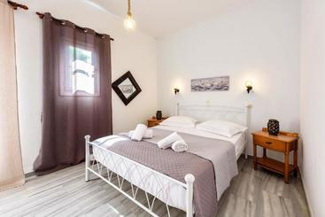 هتل Astoria Apartments