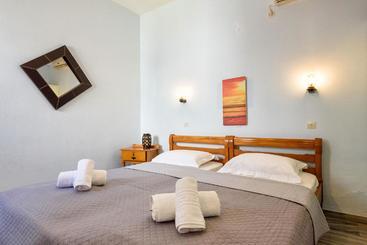 هتل Astoria Apartments